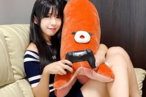 [Review] My happiness leveled up when I began living with an octopus wiener pillow!