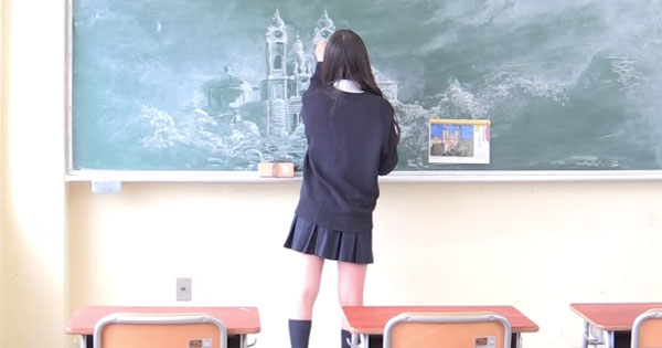 This Girl Draws On A School Blackboard… And It’s Amazing!