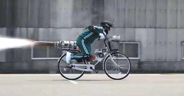 [VIDEO] The World’s Fastest Paper Boy!? The Surprise Twist At The End Is Hilarious!