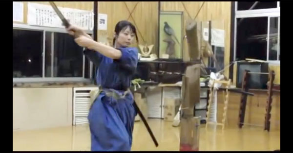 This Swordswoman Takes Out Not Just The Target, But Also Our Hearts!