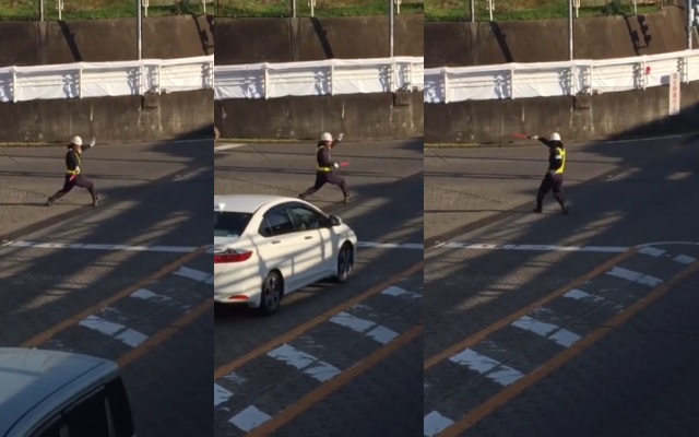 This Traffic Director Must Love His Job So Much – See The Way He Mooooves!