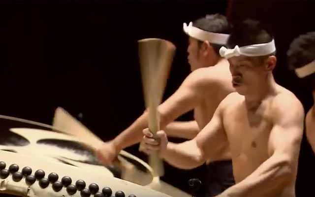 Japanese Taiko Group Kodō’s Incredible Performance On Traditional Japanese Drums