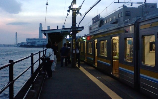 Japanese City Commuter Train Takes You To Secret Scenic Spot… Stunning!