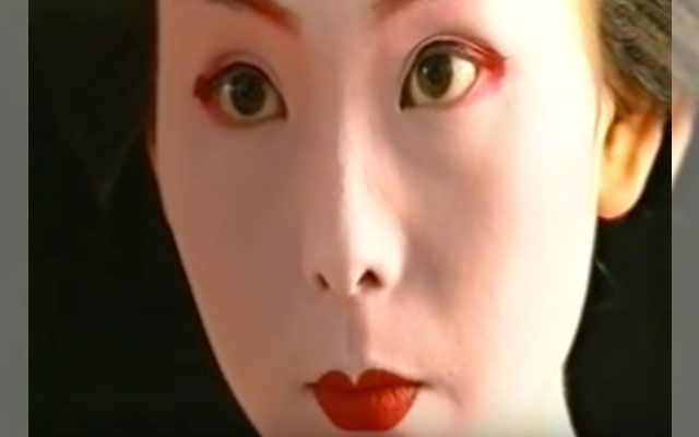 This Calming Video Of A Maiko Painting Her Face Will Mesmerize You