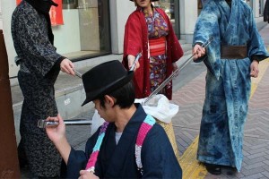 Tokyo Now Has A Group Of Samurai Who Pick Up Trash With Their Swords