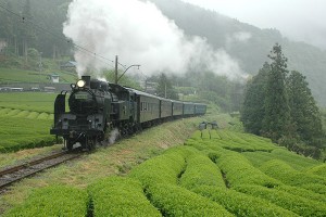 11-Hour Slow Journey On Classic Showa Locomotive Will Take You Back In Time!!