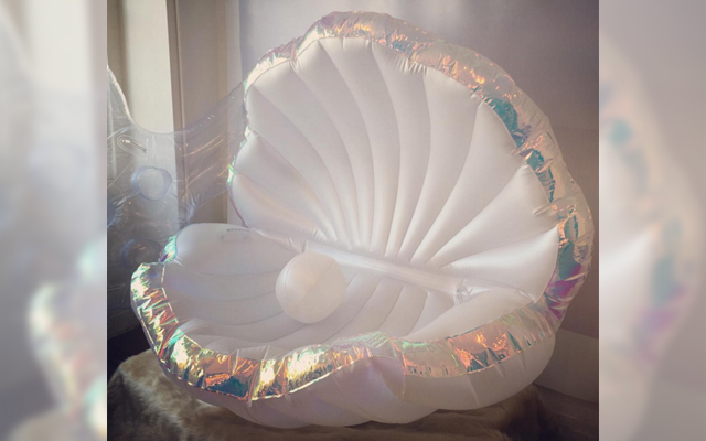 Sunbathe Like A Mermaid This Summer On This Pearly Seashell Float