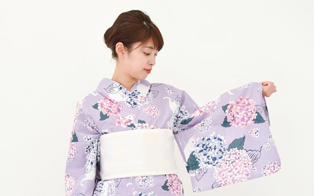 Japanese Kimono Feature White Kitties And Beautiful Ajisai Flowers