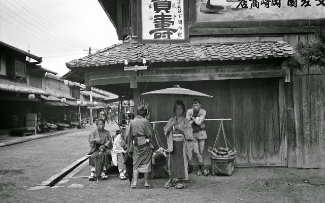 Rare Photographs Show Everyday Lives Of The Japanese 100 Years Ago