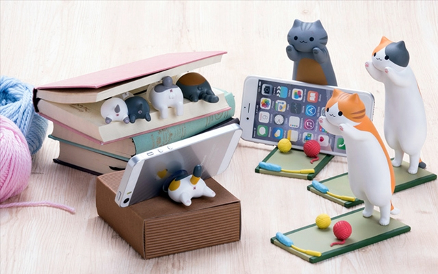 Leave It To These Cat Smartphone Stands To Take Care Of Your Electronics