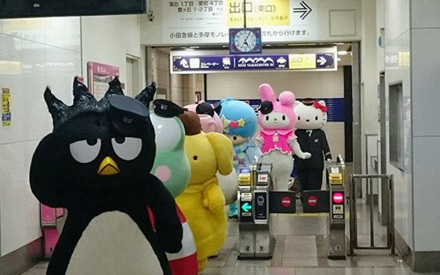 Japan’s Mascot Celebrities Heading To A Gig, But One Ridiculous Fella Said NO