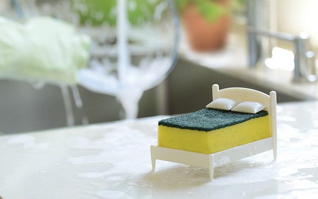 Bed Sponge Holder Helps With Better Sleep And Better Cleaning