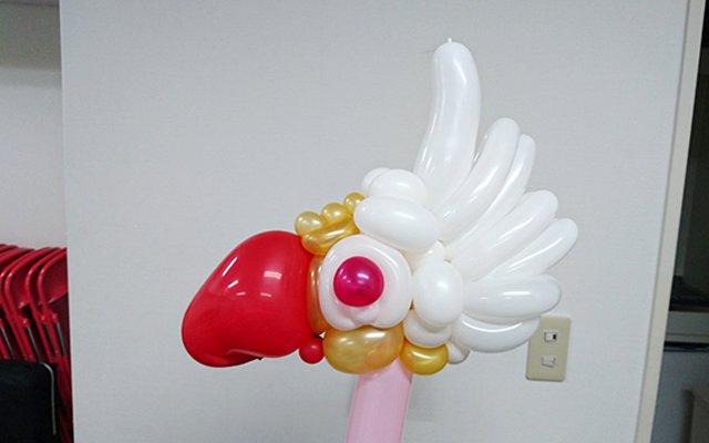 Japanese Balloon Artist Made A Cardcaptor Sakura’s Bird Staff, And Other Anime Goodies