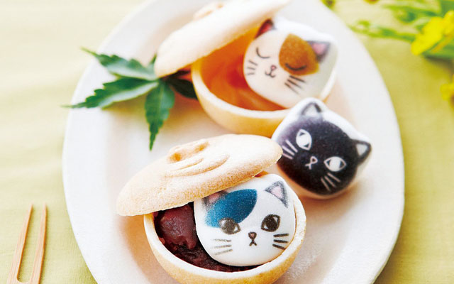 Kitty Marshmallows Stuffed Inside Traditional Japanese Sweets Are Just Too Cute To Eat