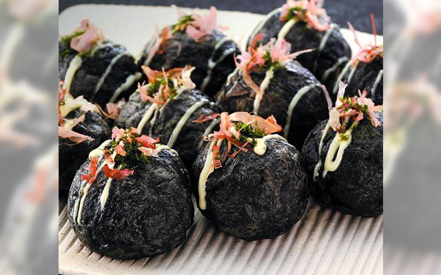 Food Truck Sells Black “Ninja” Takoyaki At Osaka Castle