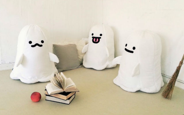 Leave It To These Charming Ghost Futon Cases To Keep Your Room Organized