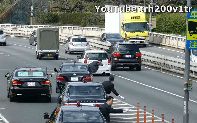 The Japanese Prime Minister Has A Very Particular Way Of Merging Into Traffic