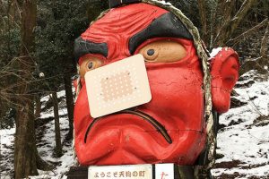 Heavy Snowfall In Kyoto Breaks Tengu’s Nose, So Station Staff Give It A Bandage