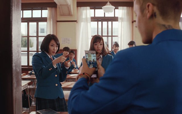 Japanese Students Shocked Upon Surprise Arrival From Justin Bieber In SoftBank Commercial