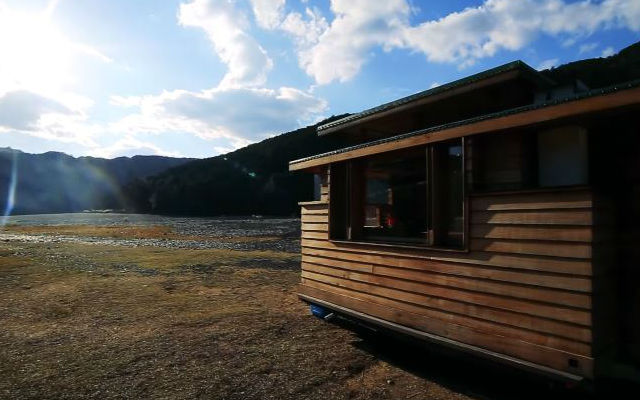Master Craftsman In Japan Builds Amazing Tiny House On Wheels