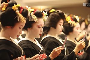 The Geishas of Kyoto’s Gion District Gather For A Flamboyant New Year Ceremony [Video]