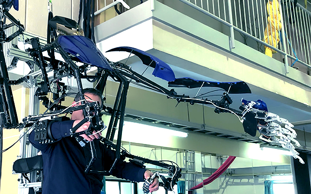 We Tried The World’s First Consumer Model Entertainment Exoskeleton Suit by Skeletonics