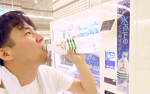 Japan’s Subzero Vending Machine Sells Soda That Freezes Before Your Eyes