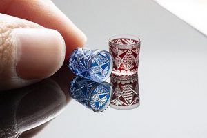Japanese Artist Creates Traditional Kiriko Style Glasses in Miniature Form