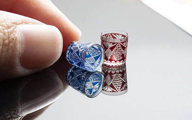 Japanese Artist Creates Traditional Kiriko Style Glasses in Miniature Form