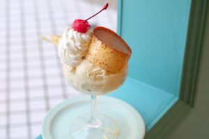 Savor retro puddings, tasty desserts, loaded toasts, and more at Junkissa Panesu in Harajuku, Shibuya Ward