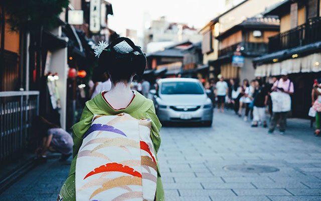 20 Japanese Street Photos Capture The Beauty Of Old And New