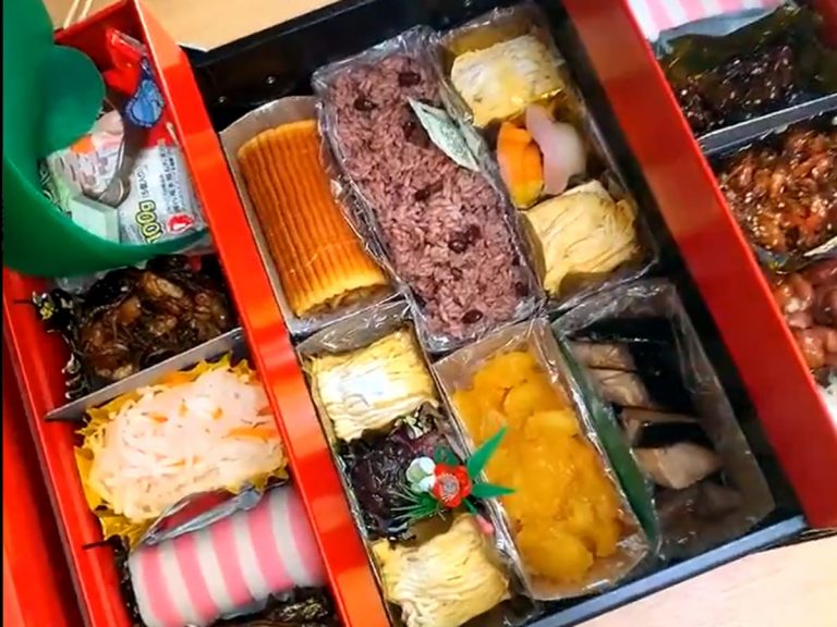 Japanese engineers’ ingenious presentation for traditional New Year’s osechi cuisine goes viral