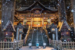 Photographer captures stunning shots of mountain shrine blanketed in snow