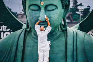Japanese photographer captures perfectly timed shots of Great Buddha’s ritual cleaning