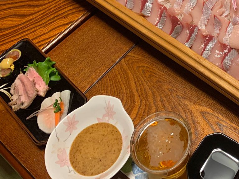 Japanese Twitter wowed by generous service of massive and delicious yellowtail sashimi