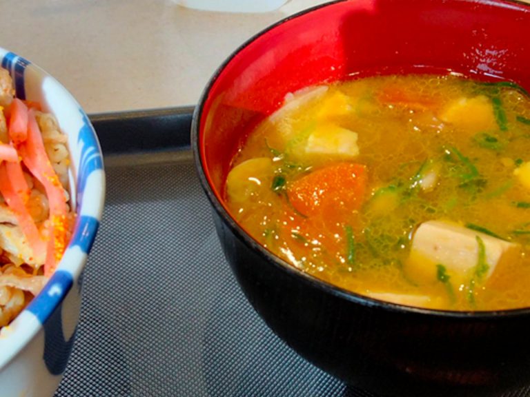 Japanese restaurant reveals secret why their popular pork soup doesn’t cool down