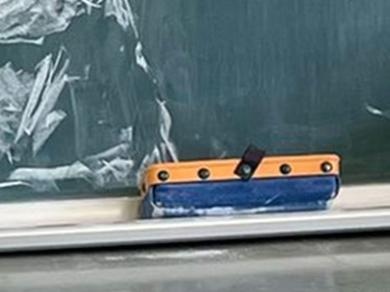 Artist’s simple chalkboard “doodle” wows as 3D masterpiece