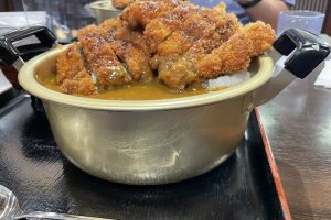 Japanese rest stop’s only-980 yen chicken katsu curry size has eaters in shock