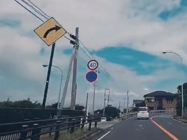 “Ra” unexpectedly appears in the clouds above the skies of Japan
