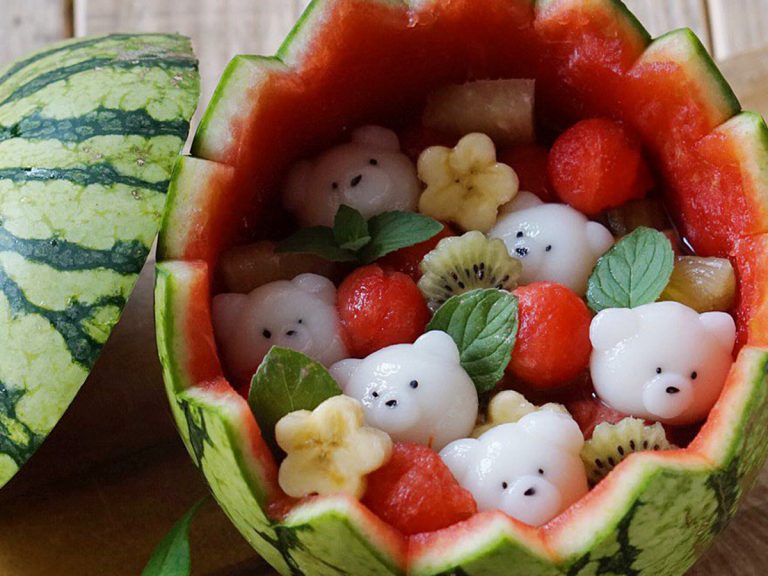 Mother’s fruit punch character bento is just too cute to eat or drink