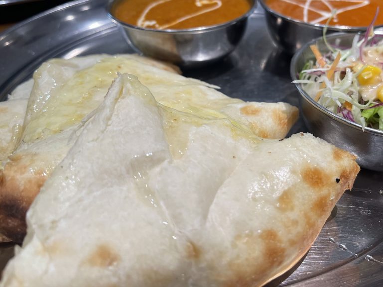 New customers can’t stop blushing at curry shop with surprisingly affectionate service in Japan