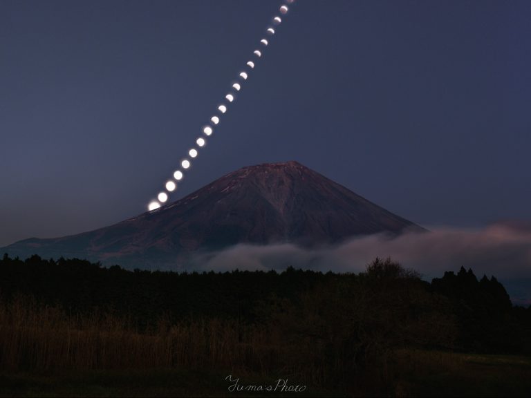 Miracle shot of Mt. Fuji under Occultation of Uranus and total lunar eclipse stuns on Twitter