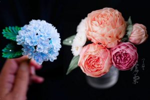 Japanese artist makes realistic flower ornaments from cloth with traditional craft technique
