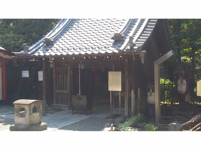 Chingodō in Asakusa: a shrine dedicated to tanuki (racoon dogs)