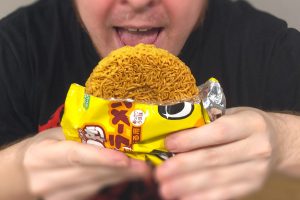 Chicken Ramen snack with curry topping is a crumbly yummy mess and we loved it [Review]