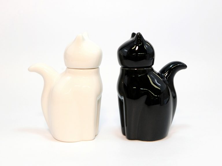 Pour soy sauce or other liquid condiments with these adorable Japanese cat-shaped dispensers