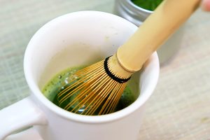 Make matcha like a pro without special teacups with this mug cup matcha whisk and matcha set