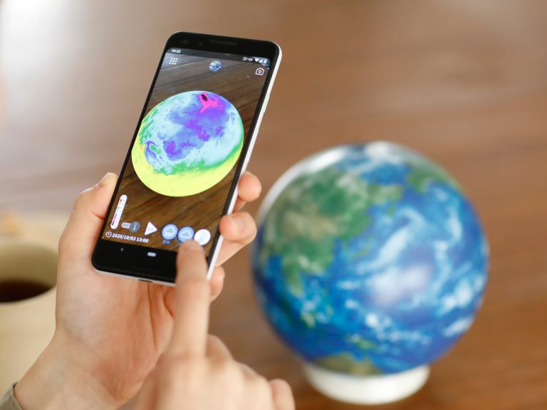 Breaking down boundaries and exploring the earth with Hobonichi’s AR Globe