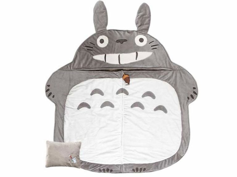 Fall asleep alongside Totoro and friends with these Totoro-themed sleeping goods