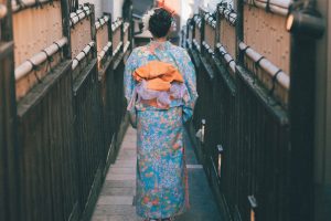 How to safely navigate the toilet when wearing a kimono or yukata
